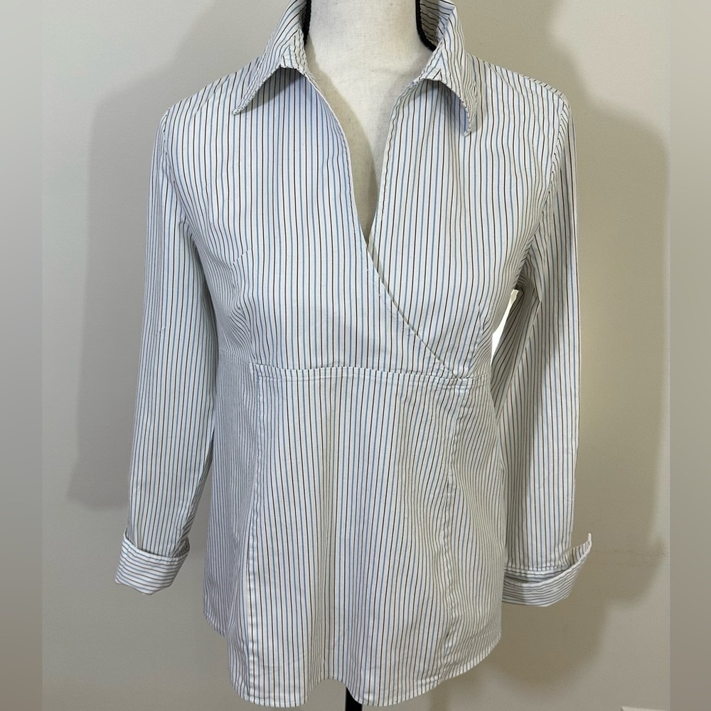 Motherhood Sz Med Top, Blouse In Maternity. Neat Crisp Top In Light Color Stripe
